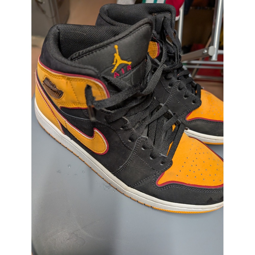 Nike Air Jordan 1 Mid University orange‎ Black Gym Red Sneakers 554724-701 Mens - Picture 3 of 4
